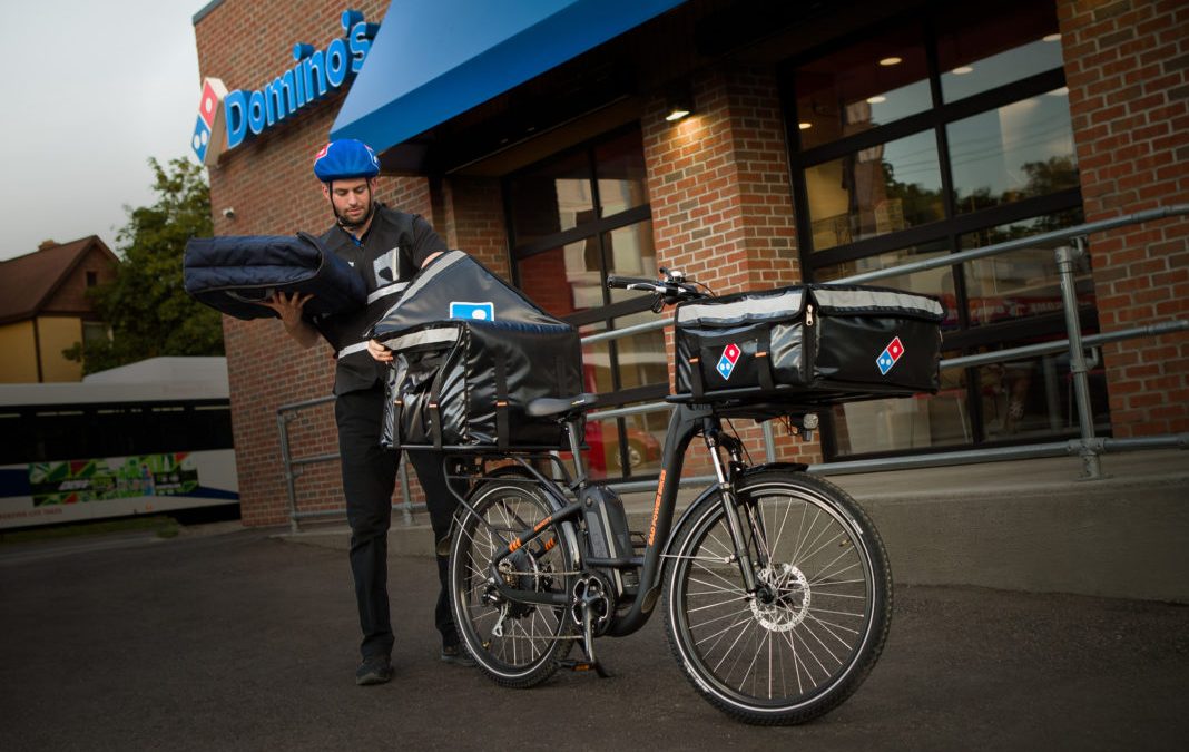 تحویل غذا با استفاده از دوچرخه برقی در حال ترویج است