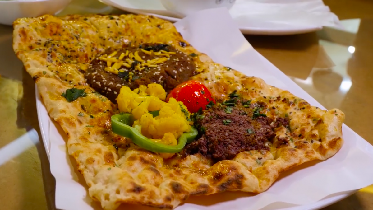 تجربه غذاهای جذاب ایرانی(اصفهان) توسط یک برنامه بررسی غذای خارجی (+فیلم)